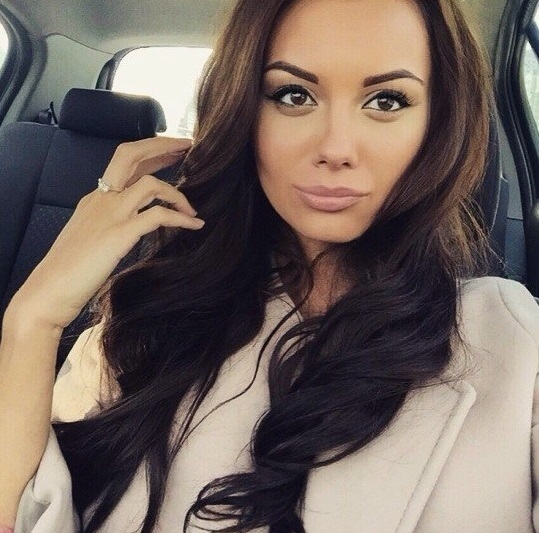 Готова выполнить все тайные мечты и желания, погрузив тебя в мир наслаждения. У меня нет запретов, только жаркие эмоции и незабываемый опыт. Раскрою всю свою фантазию, предоставлю широкий спектр услуг, от нежной классики до страстного эксперимента. Предложу безупречную компанию и одновременные кайфовые ощущения. Мои умелые руки и изящное тело сведут тебя с ума. Отзывы моих предыдущих клиентов говорят сами за себя, ты не пожалеешь и захочешь вернуться к воплощению своих грез ощущений, которые можно пережить только со мной. Я живу в Москве и жду тебя в своем уютном гнездышке. Обещаю, что ты не пожалеешь об этой встрече. Давай, отвлекись от рутины и позволь себе настоящее наслаждение. Не упусти эту возможность и доверься моей опытной рукам! 💋🔥 Алиса